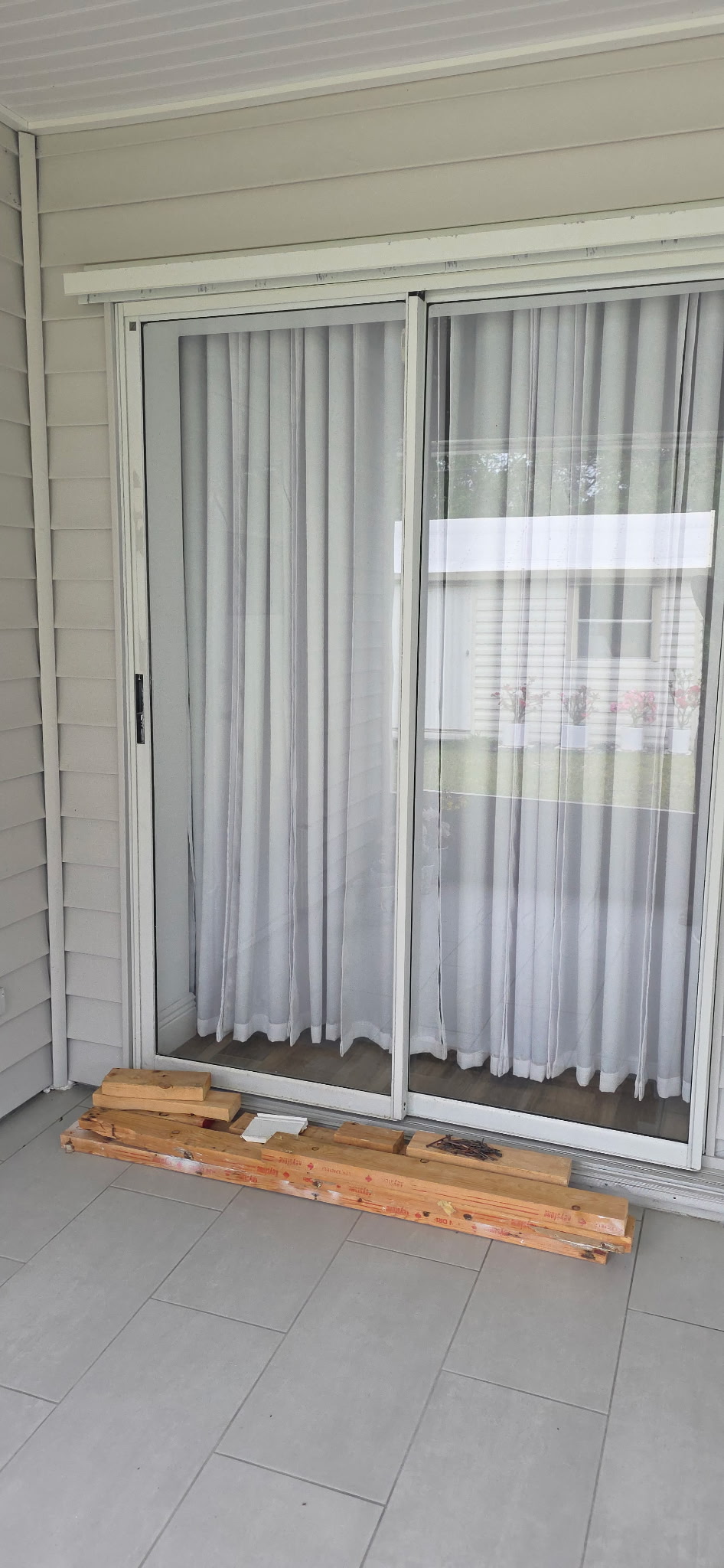 Sliding door repair service